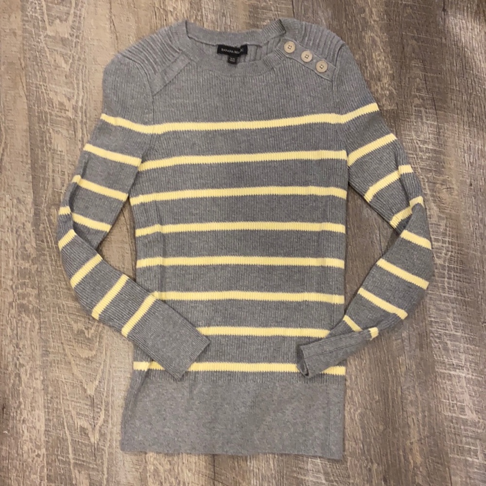 Banana Republic viscose, nylon and merino wool. I’m new condition